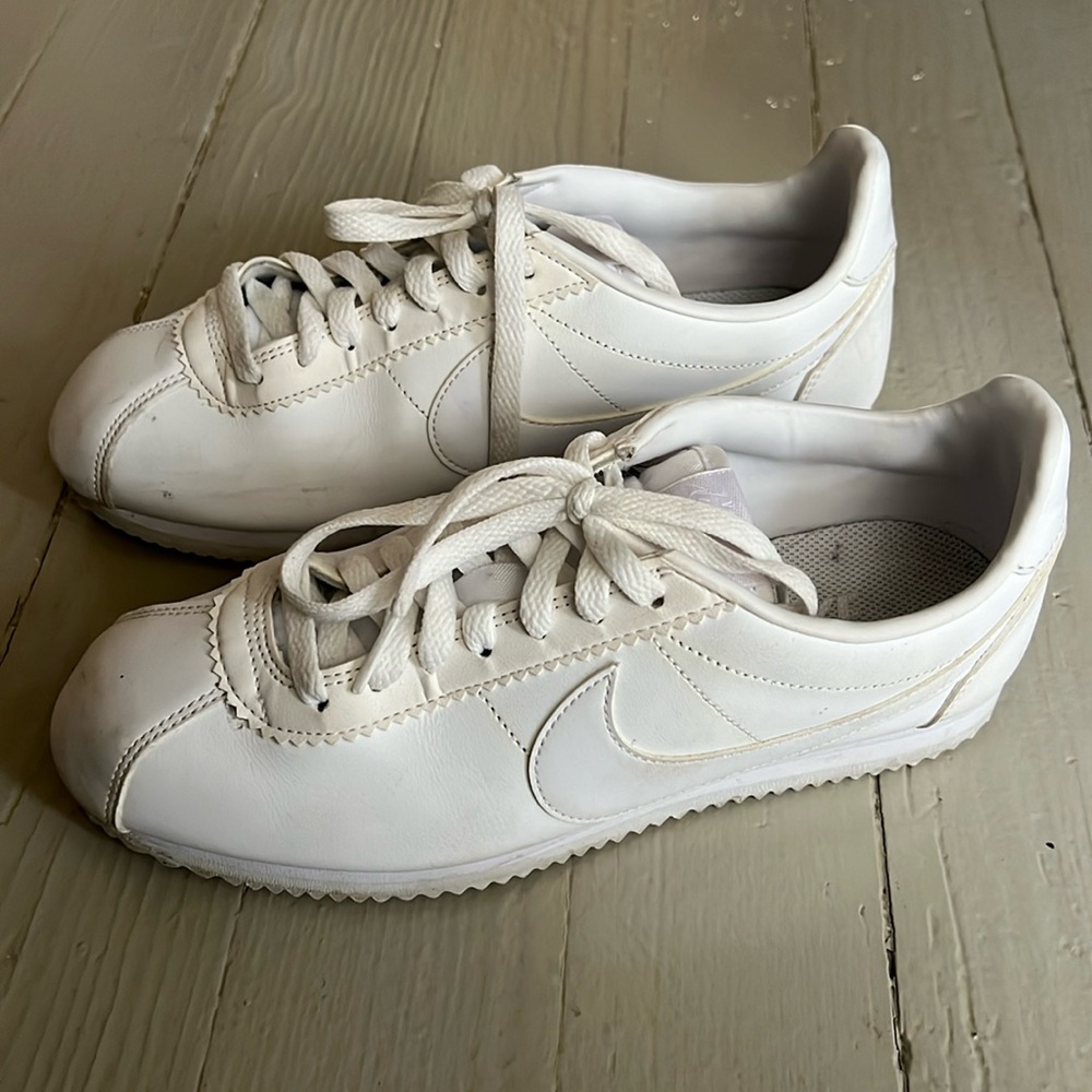 Nike Cortez size 8 women’s white